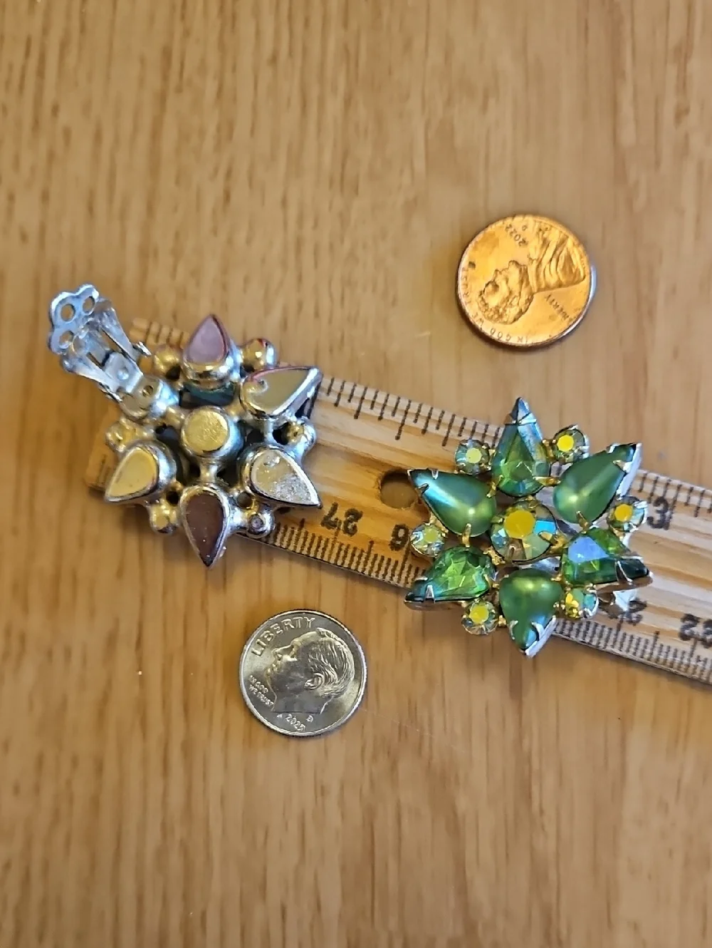 GARNE Vintage green Aurora Borealis starburst design clip on earrings - Picture 6 of 6